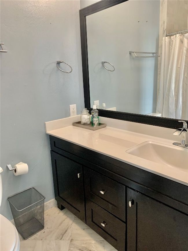 Primary Bathroom | Image 12