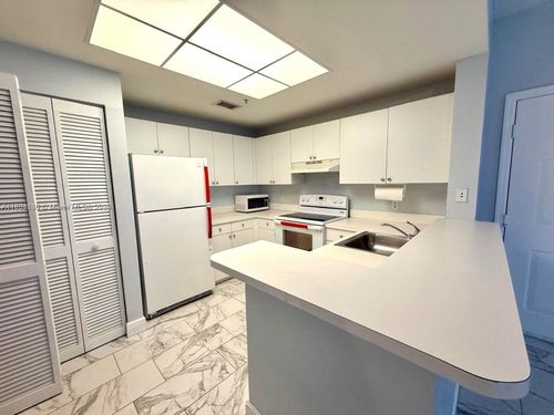 apt-127-2015 Se 10th Ave, Fort Lauderdale, FL, 33316-4517 | Card Image