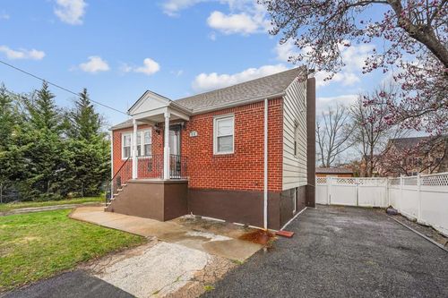 22 Paroubek St, Little Ferry, NJ, 07643-1344 | Card Image