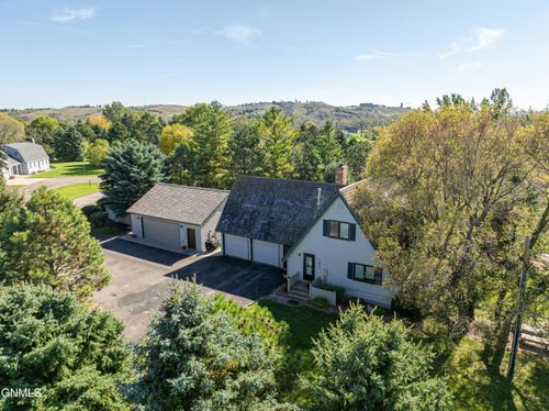2001 Sherman Dr, Bismarck, ND, 58504-3101 | Card Image