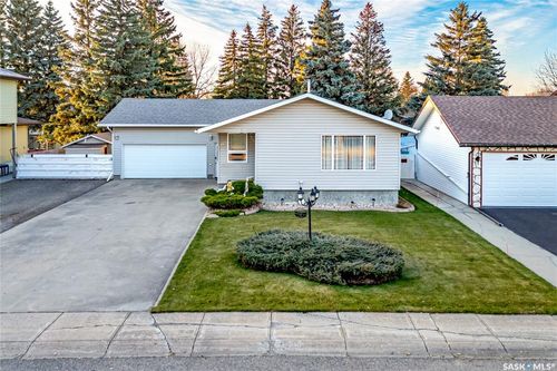 105 Lancaster St, Melfort, SK, S0E1A0 | Card Image