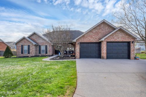 2340 Portland Dr, Maryville, TN, 37803-8306 | Card Image