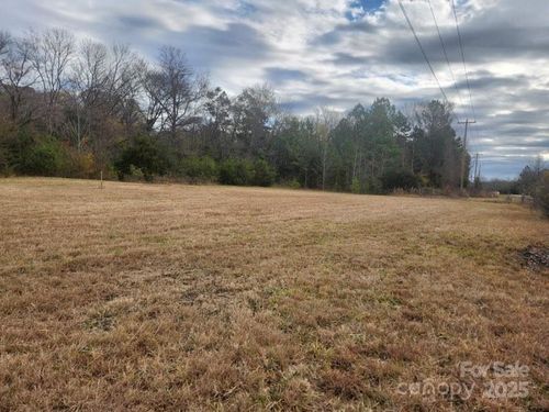 1-2-00 N Market St, Lancaster, SC, 29720 | Card Image