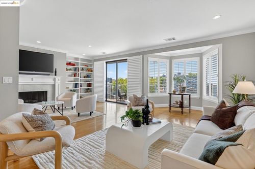 64 Schooner Hl, Oakland, CA, 94618-2335 | Card Image