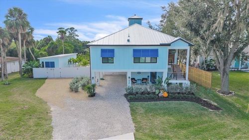 9470 Colony Dr, NORTH FORT MYERS, FL, 33917-3704 | Card Image