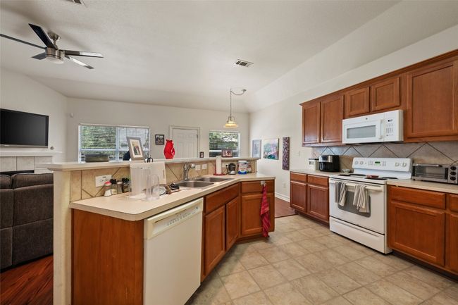 B - 1002 Castile Rd, Home with 3 bedrooms, 2 bathrooms and 3 parking in Austin TX | Image 17