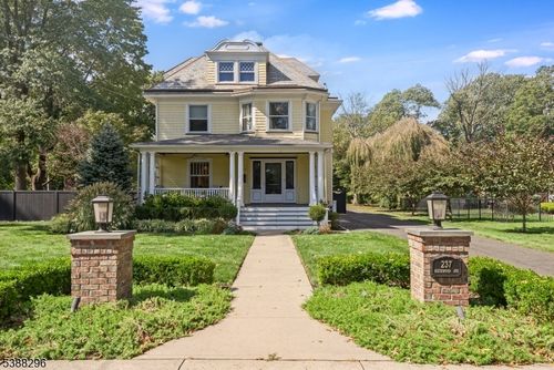 237 Beechwood Ave, Middlesex, NJ, 08846-1107 | Card Image