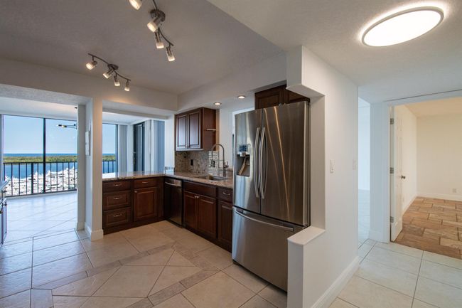 APT-1134 - 122 Lakeshore Dr, Condo with 2 bedrooms, 2 bathrooms and null parking in North Palm Beach FL | Image 13