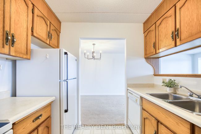 603 - 8 Christopher Crt, Condo with 2 bedrooms, 2 bathrooms and 1 parking in Guelph ON | Image 13