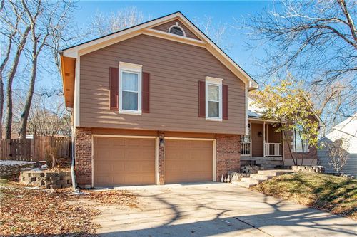 2421 Nw Leann Dr, Blue Springs, MO, 64014-1249 | Card Image