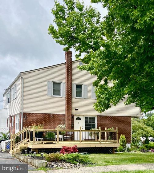 1402 Conway Dr, SWARTHMORE, PA, 19081-2713 | Card Image