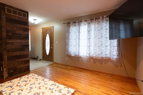 11666 Bora Ct, Sterling Heights, MI, 48312-3015 | Card Image