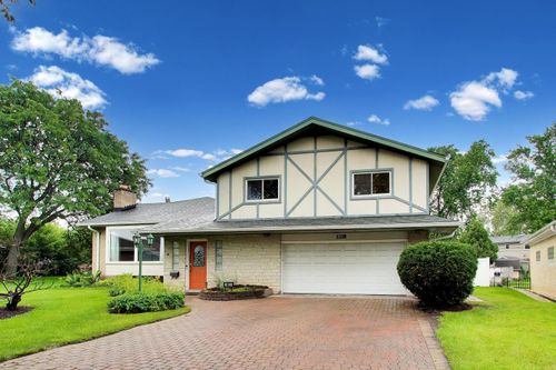 801 E Golfview Dr, Mount Prospect, IL, 60056-4324 | Card Image