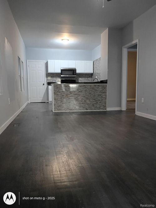 3520 Cadillac Blvd, Detroit, MI, 48214-2175 | Card Image