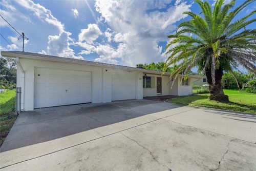 605 Barnes Pkwy, Nokomis, FL, 34275-2720 | Card Image