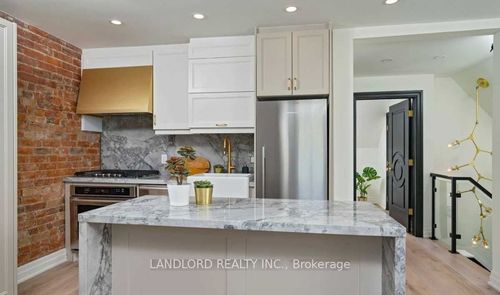 3-121 Sorauren Ave, Toronto, ON, M6R2E3 | Card Image
