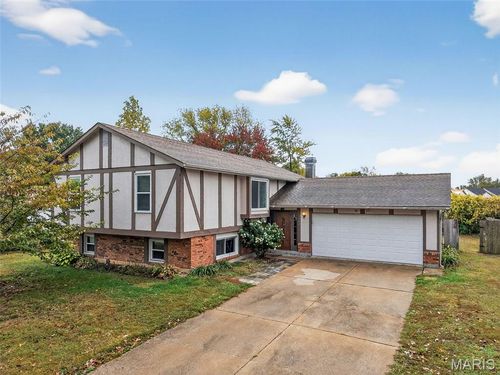 1605 Country Acres Dr, Saint Peters, MO, 63376-3338 | Card Image