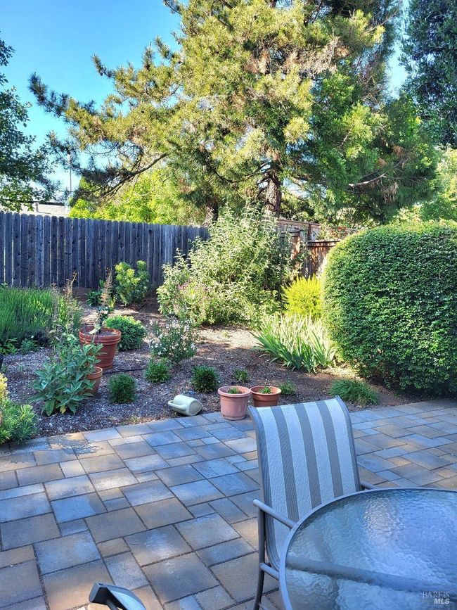 123 Old Oak Ln, House other with 2 bedrooms, 2 bathrooms and 4 parking in Santa Rosa CA | Image 27