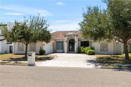 5121 Gumwood Ave, McAllen, TX, 78501-5464 | Card Image