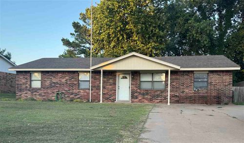 902 Pogue St, Perkins, OK, 74059-4208 | Card Image