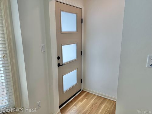 4516 Robinwood Ave, Royal Oak, MI, 48073-1555 | Card Image