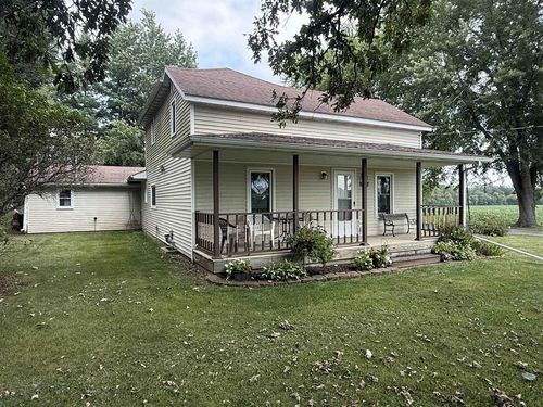 882 Taylor Ln, Stoughton, WI, 53589-4136 | Card Image