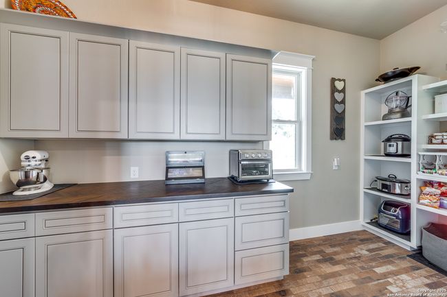895 Private Road 1742, House other with 4 bedrooms, 5 bathrooms and null parking in Mico TX | Image 15