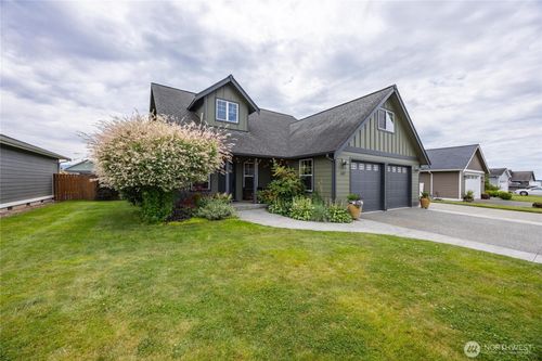 407 Westview Pl, Nooksack, WA, 98276-8264 | Card Image