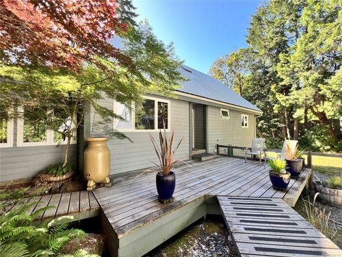 130 Lawnhill Dr, Salt Spring Island, BC, V8K1M9 | Card Image