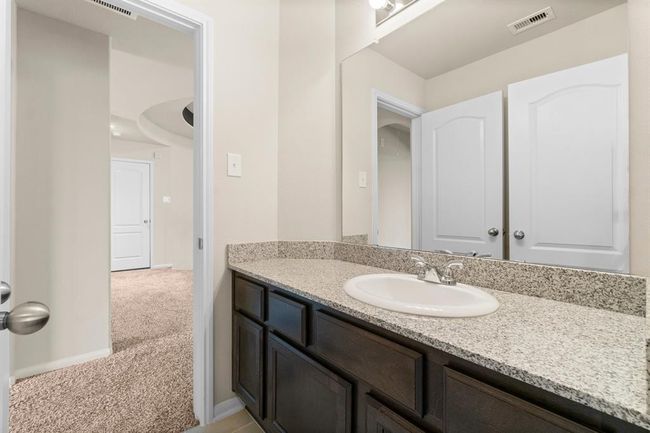 Upstairs bathroom | Image 29