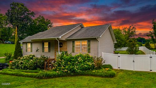 616 Hollow Dr, Strawberry Plains, TN, 37871-5740 | Card Image
