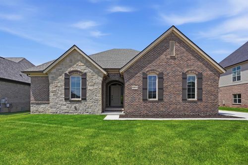 55611 Bay Oaks Ct, Utica, MI, 48315-6239 | Card Image