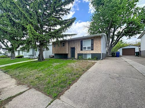 2324 W 59th St, Davenport, IA, 52806-2713 | Card Image