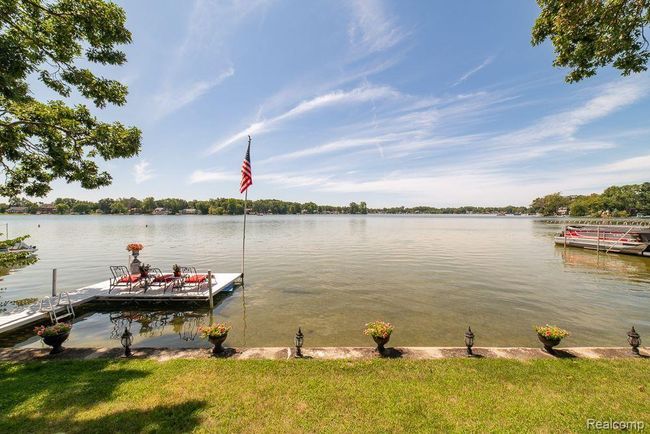 Stunning view of Long Lake | Image 46
