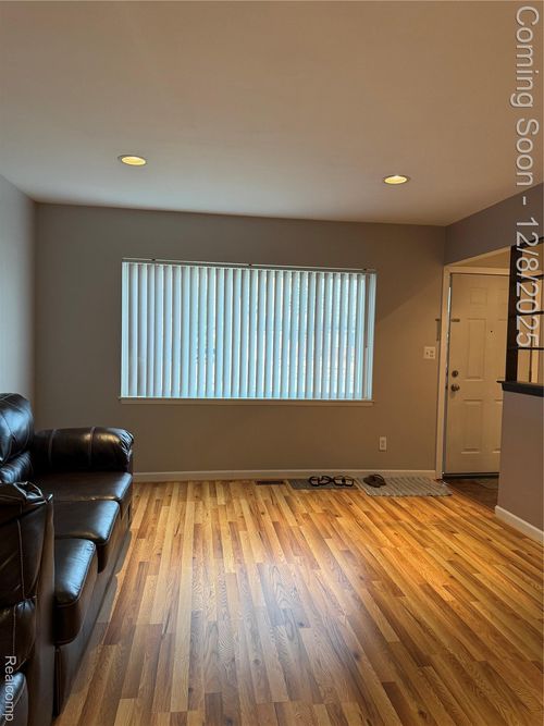 29091 Wagner Dr, Warren, MI, 48093-3528 | Card Image