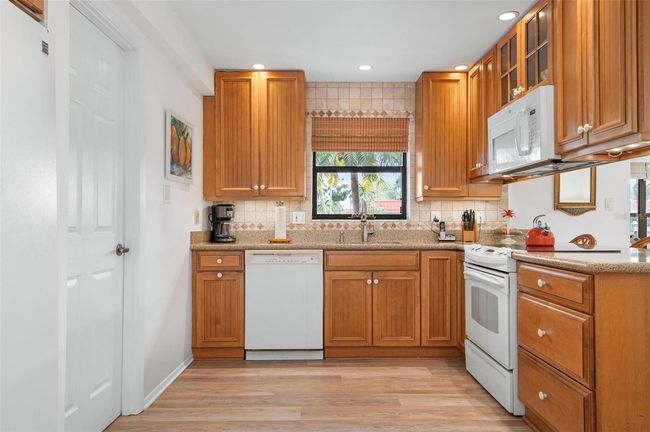 9527 Azure Cv, Condo with 3 bedrooms, 2 bathrooms and null parking in BRADENTON FL | Image 14