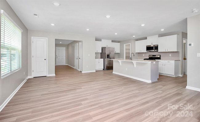 Kitchen | Image 11