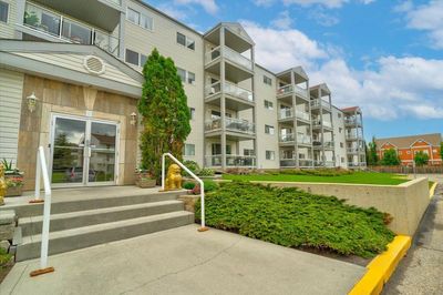 422 - 9700 92 Ave, Condo with 2 bedrooms, 2 bathrooms and 2 parking in Grande Prairie AB | Image 2