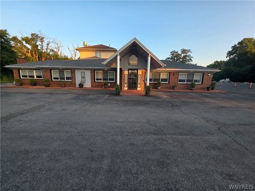 9415 Main St, Clarence, NY, 14031-1938 | Card Image