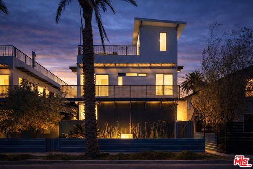 a-621 San Juan Ave, Venice, CA, 90291-5755 | Card Image