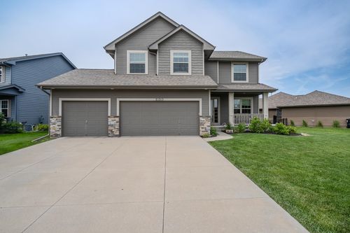 21313 Castlerock Ln, Gretna, NE, 68028-3548 | Card Image