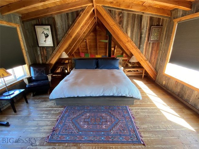 Yellowstone Cabin Bedroom | Image 14
