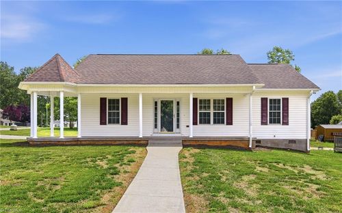 108 Mccleskey Dr, Yadkinville, NC, 27055-7621 | Card Image
