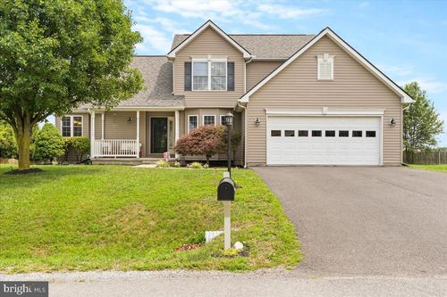 197 Creighton Ct, MARTINSBURG, WV, 25404-7766 | Card Image
