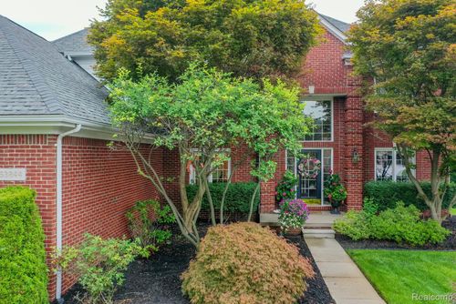 53844 Cherrywood Dr, Shelby Township, MI, 48315-1352 | Card Image