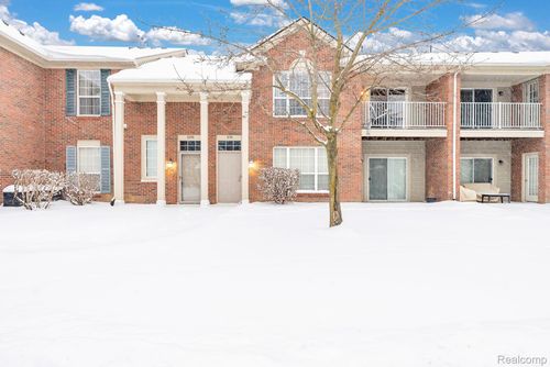 8208 Chesapeake Cir, Commerce Twp, MI, 48390-5903 | Card Image