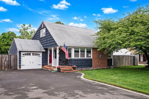 125 Raleigh Lane, Islip, NY, 11795 | Card Image