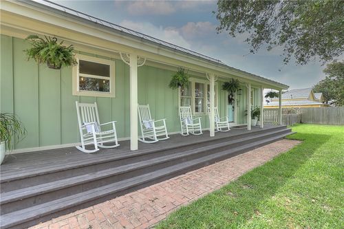 718 N Magnolia St, Rockport, TX, 78382-2829 | Card Image