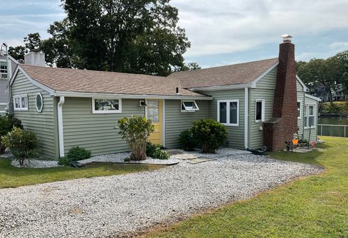 12 South Rd, Niantic, CT, 06357-2722 | Card Image