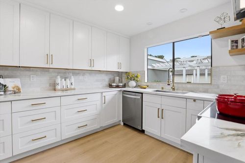 812 Ram Ln, San Mateo, CA, 94404 | Card Image